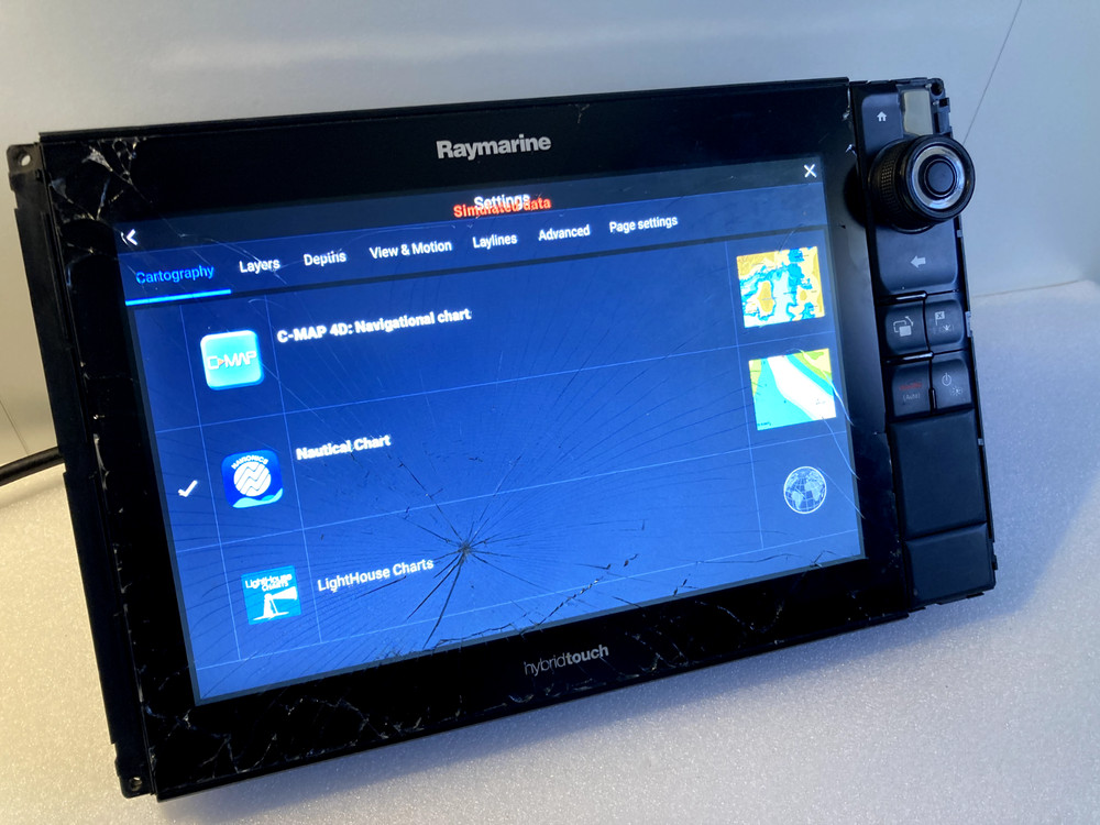 Raymarine eS127 MFD Chartplotter GPS Radar Display E70284 – Works CRACKED SCREEN