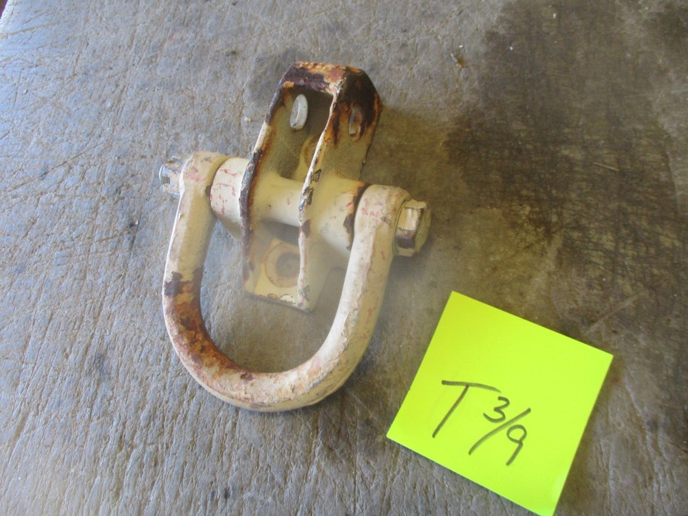 Decent Used Front Bumper Shackle w/Mount, for HMMWV