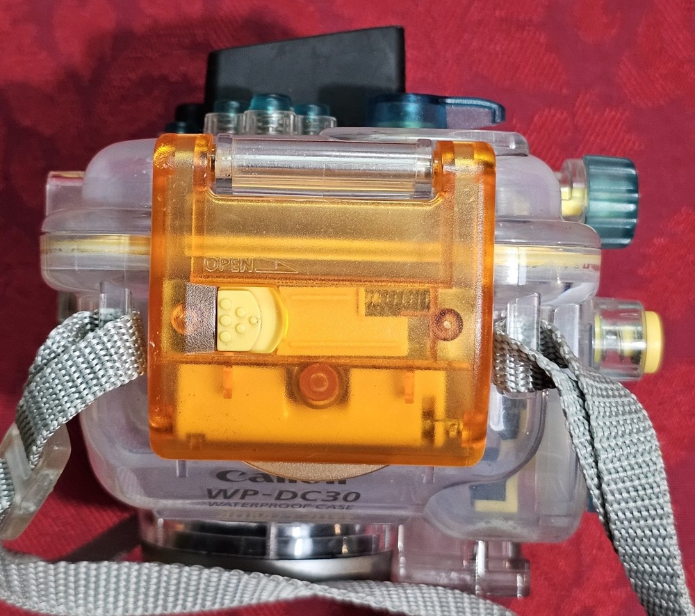 Canon WP-DC30 Waterproof Case 40M/130ft Housing for Powershot Camera Untested