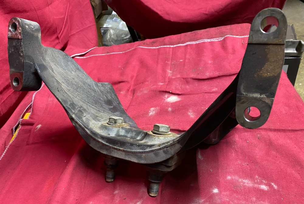 FRONT ENGINE MOUNT OEM, DETROIT DIESEL DD15 A472 223 1604 , BRACKET,SUPPORT