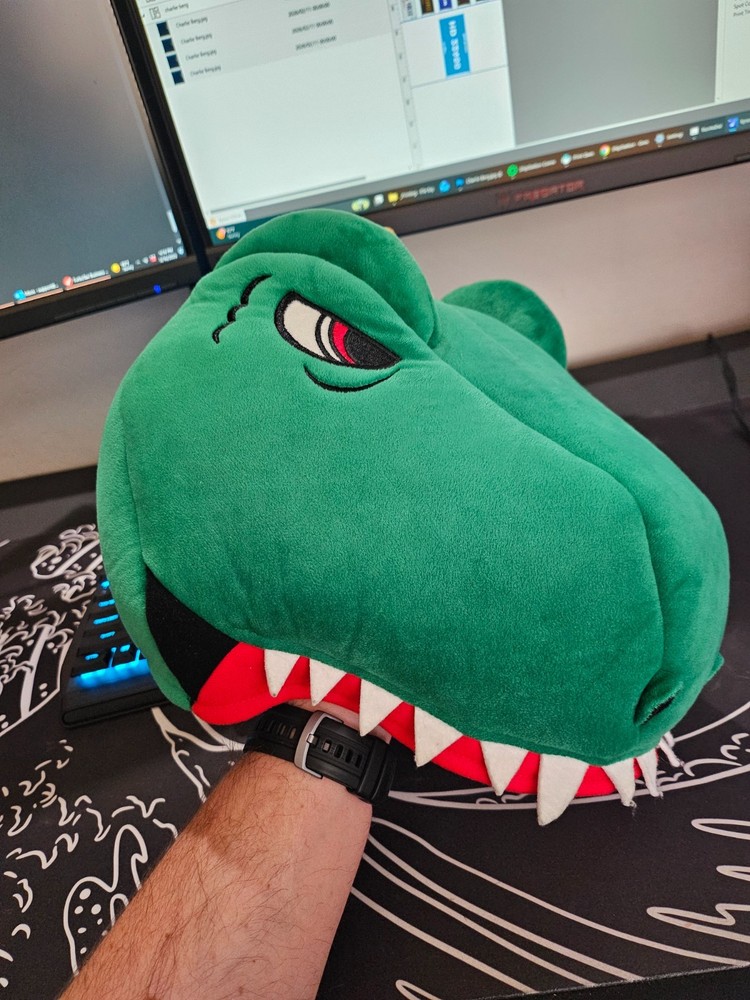 Universal Studios Jurassic World Park T-Rex Plush Hat Funny Dinosaur HTF Mask