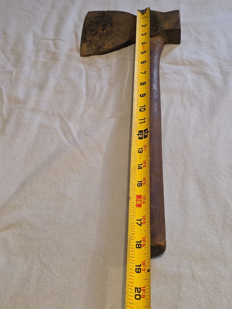 RICH-CON - RICHARDS & CONOVER HARDWARE CO - EMBOSSED HATCHET - CLEAN CRISP LOGO