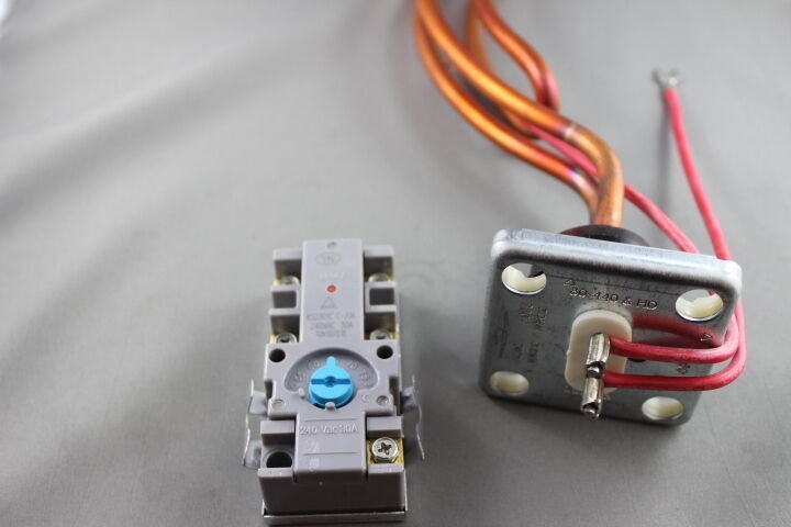 2.4KW RHEEM DUX SAXON RINNAI APRICUS HOT WATER TANK ELEMENTTHERMOSTAT 050212K