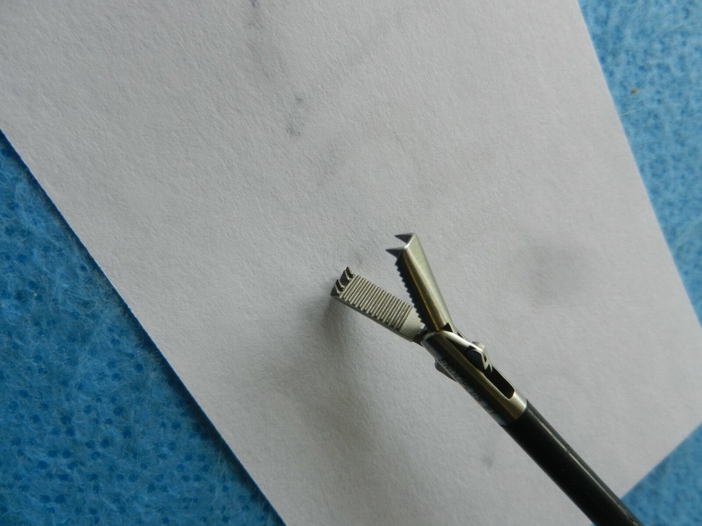 EndoPlus Surgical Laparoscopic 5mm X 33cm Grasping Forceps E332RR