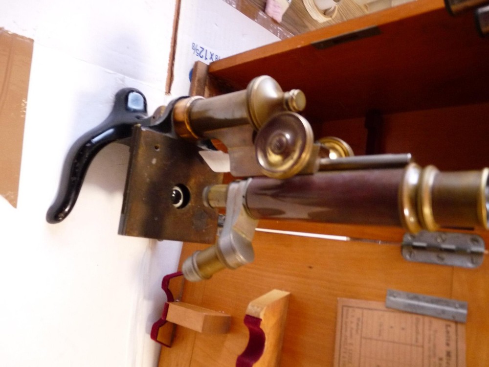 LEITZ MICROSCOPE 10 889