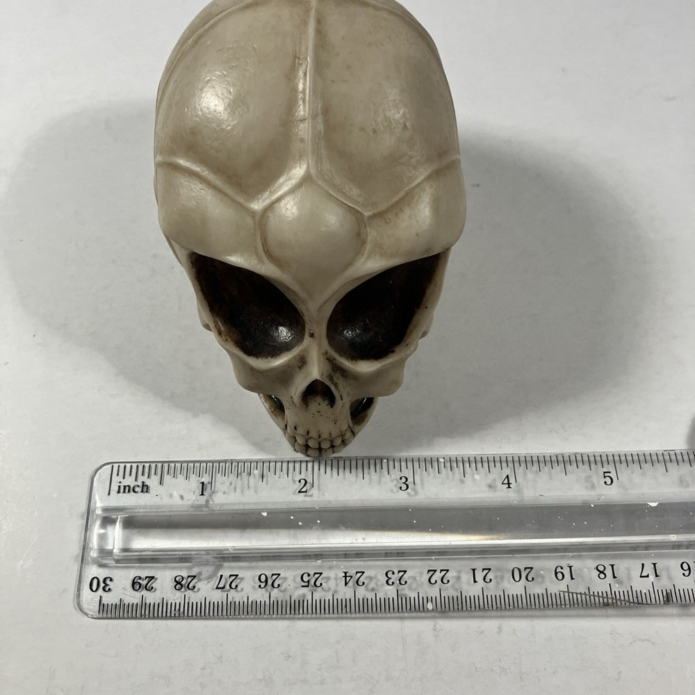 2013 Summit Collection Alien Skull