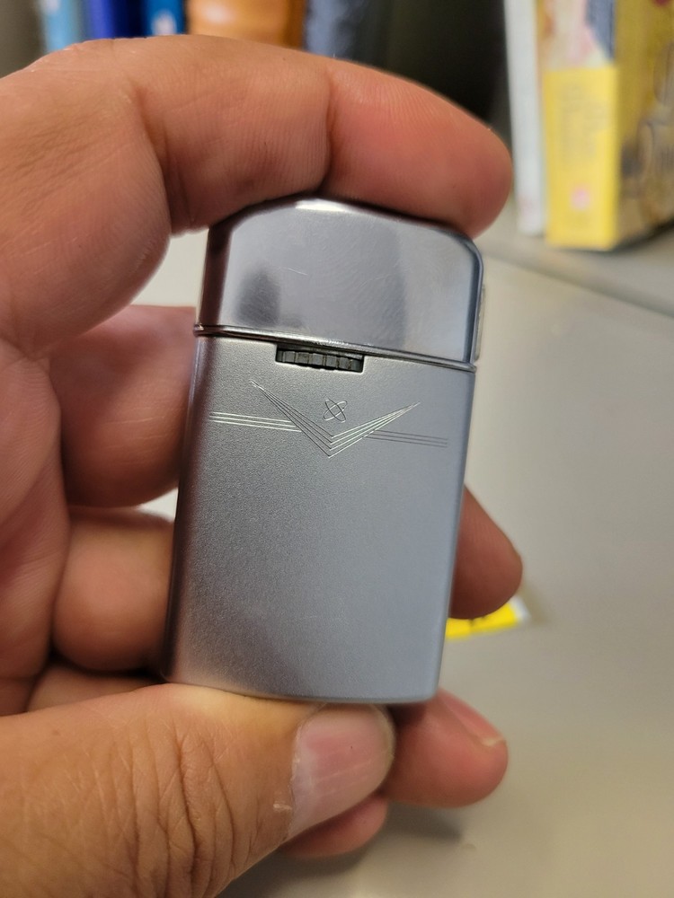 Vintage Ronson Varaflame Windlite Flip Lighter (WORKING)