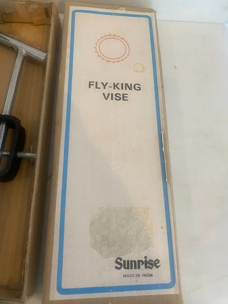 Sunrise Fly King Fly Tying Vise Plus Extras