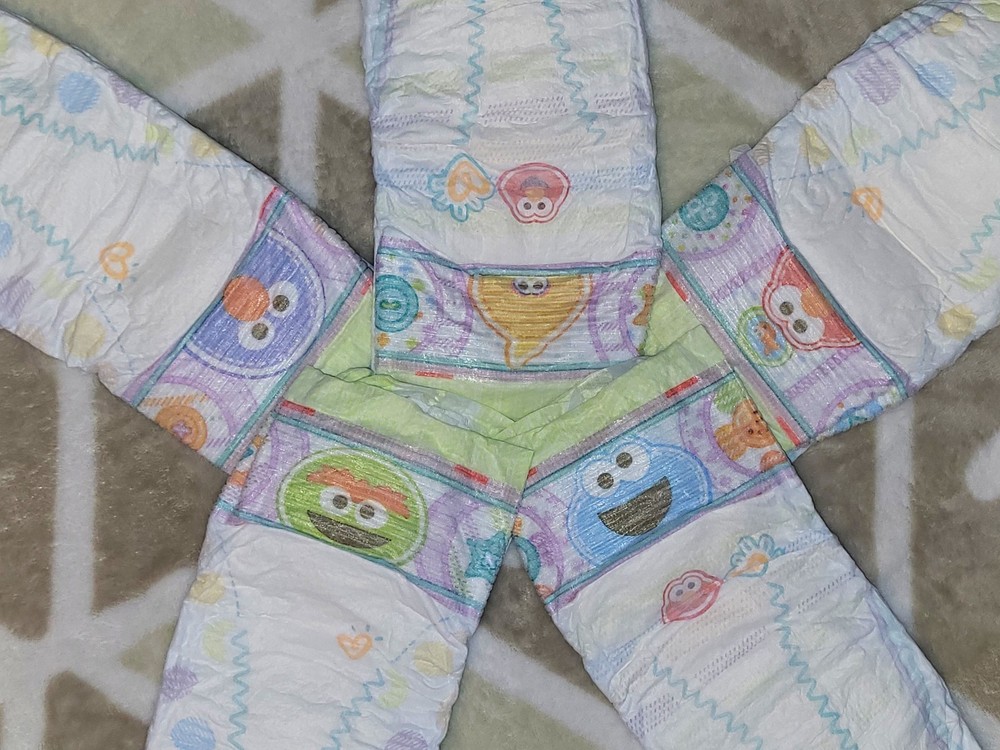PAMPERS  Cruisers Size 7