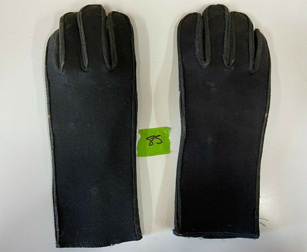 Black Water activity Gloves Pre-Owned -- Scuba -- Kayaking 