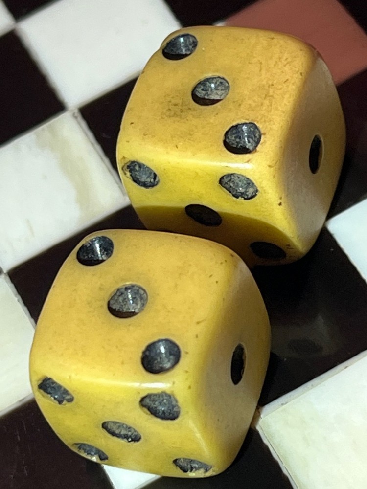 Very old uniquely rounded dice with unknown history 123125@
