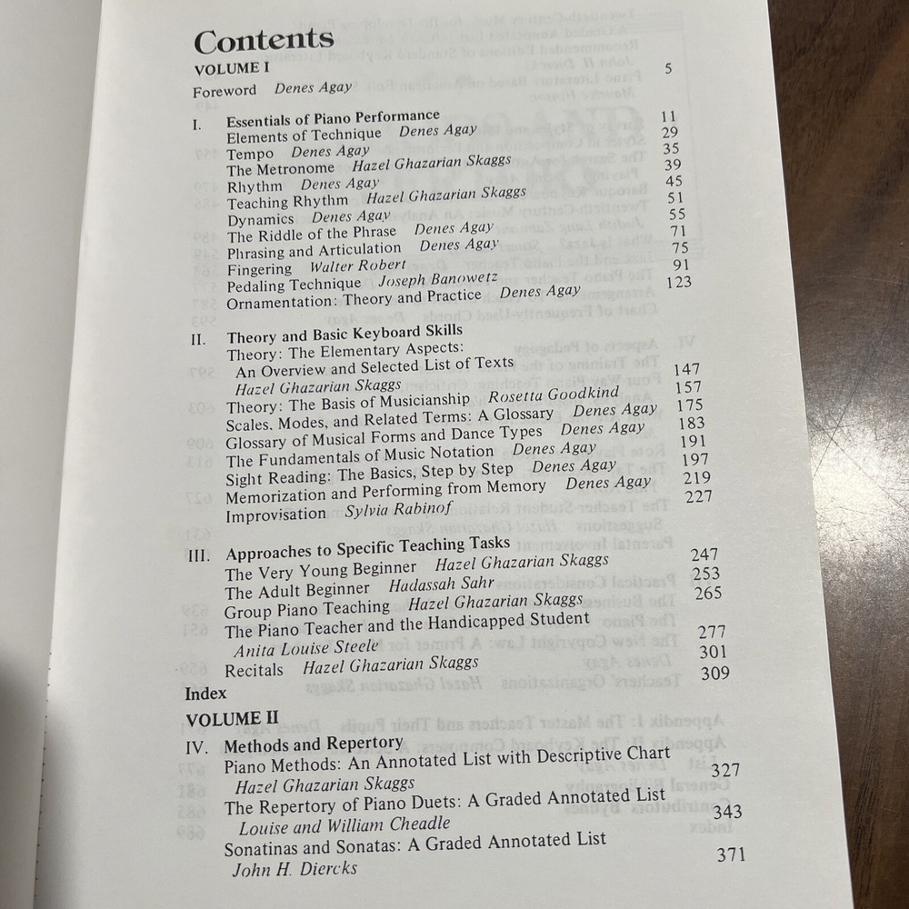 Teaching Piano Vol.2 : A Comprehensive Guide and Reference Book for Instructors