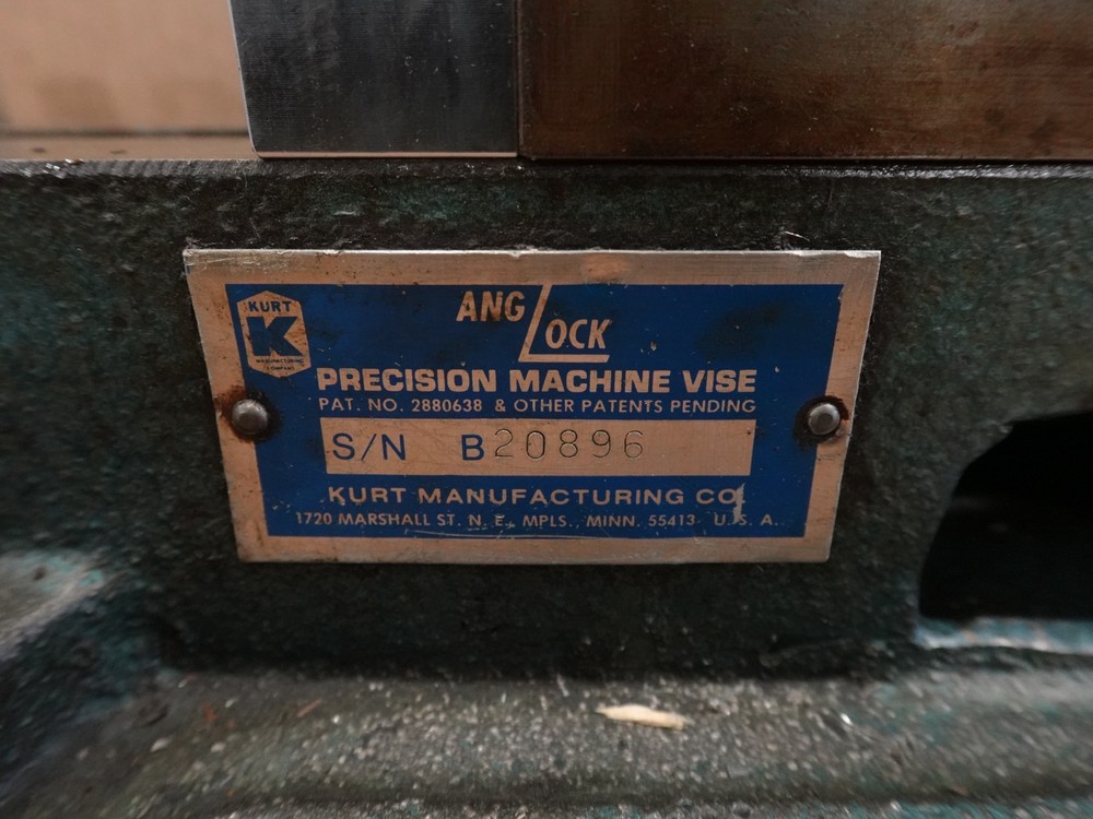 Kurt D60 AngLock 6" Milling Machine Vise KB8