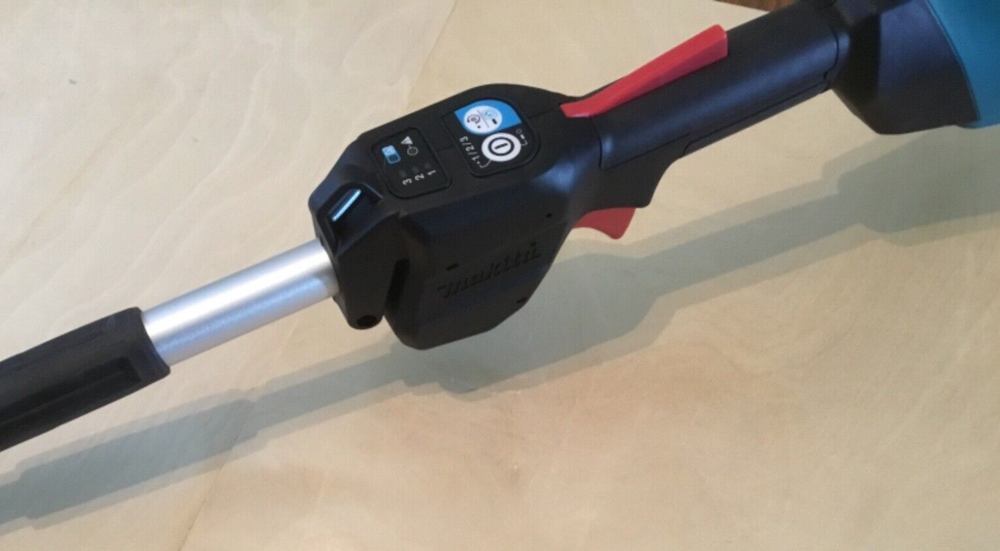 Makita 40V max XGT Brushless Cordless 15" String Trimmer ( Bare TooL )