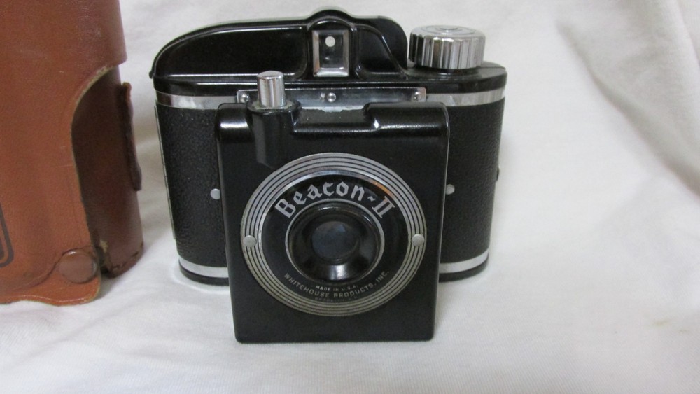 VINTAGE 1950s BEACON II CAMERA WITH PARTIAL CASE