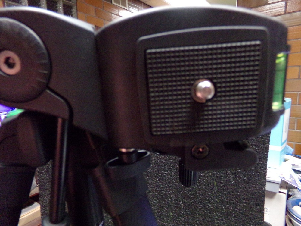 BOSCH BT150 Tripod: Compact, Flat Head, Aluminum, (C)