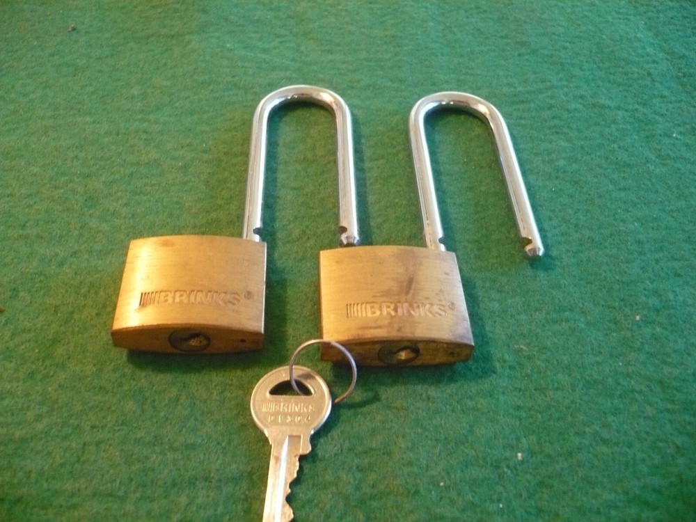 BRINKS SOLID BRASS 2-1/2" SHACKLE PAD LOCKS WITH 1 KEY FITS BOTH LOCKS