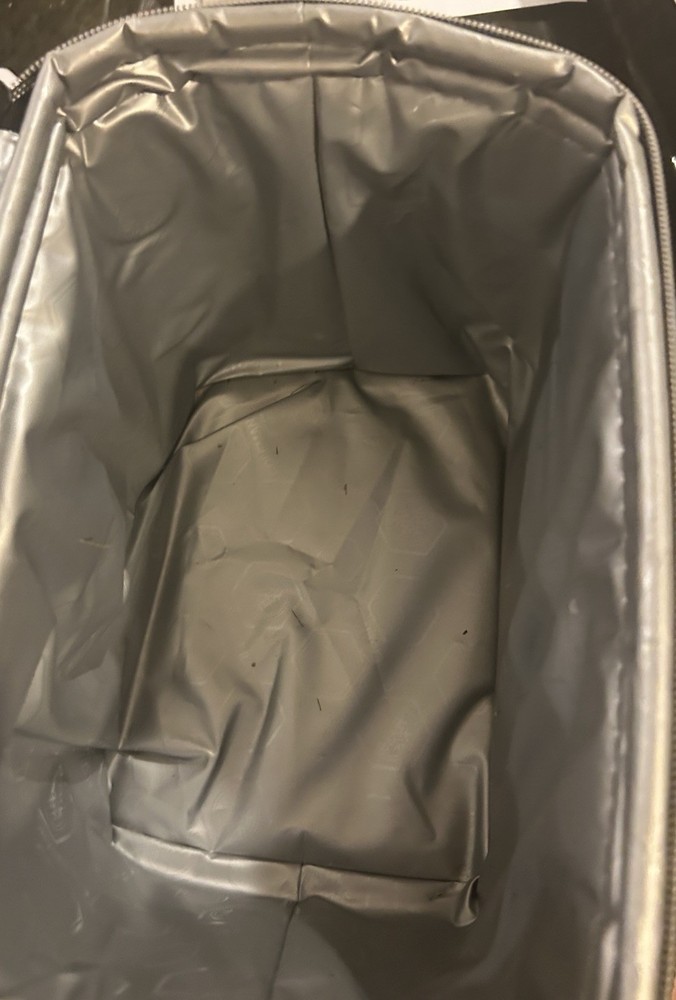 New Genuine COLEMAN 9 Can Soft Shell Cooler, Plastic insert