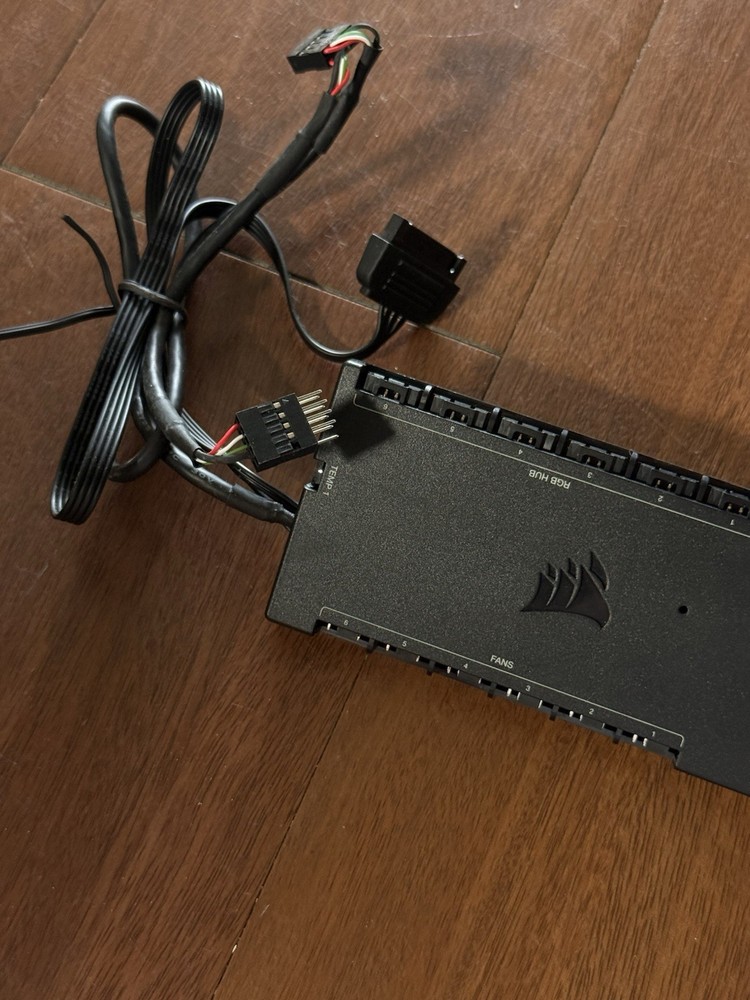 Corsair iCUE COMMANDER CORE XT Smart RGB Lighting & Fan Speed Controller - Black