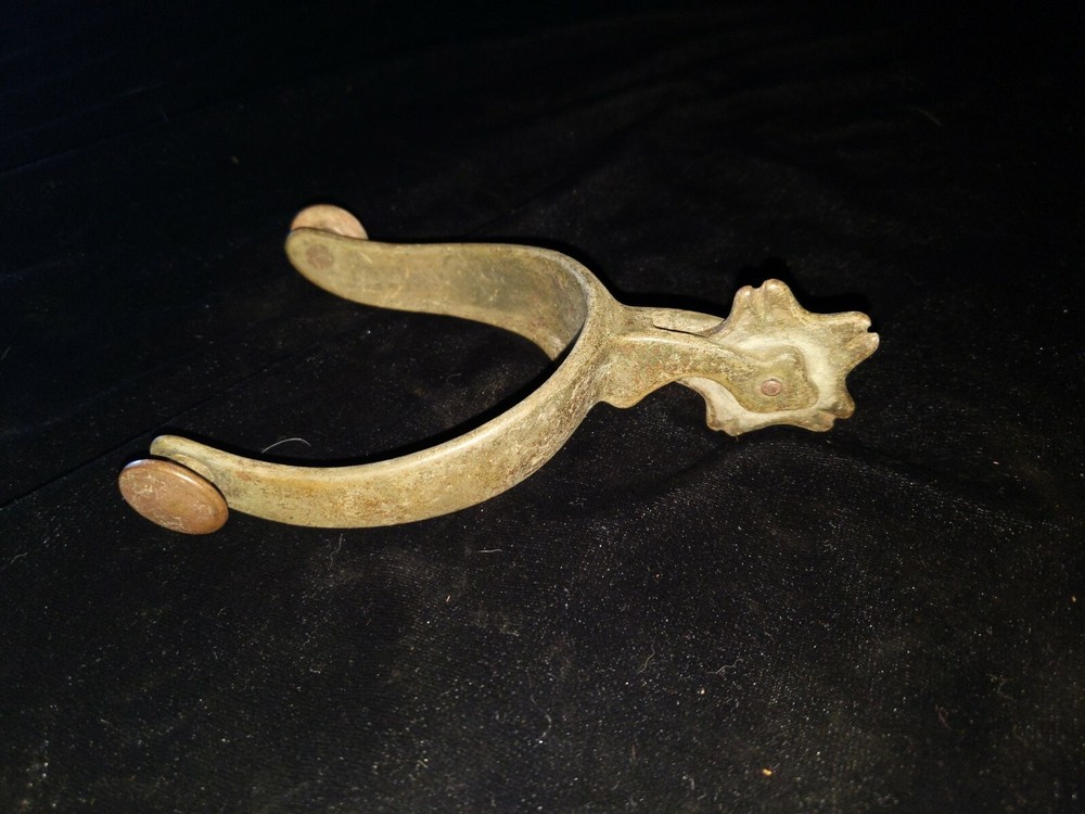 Unique Heel Guard Single Right Spur