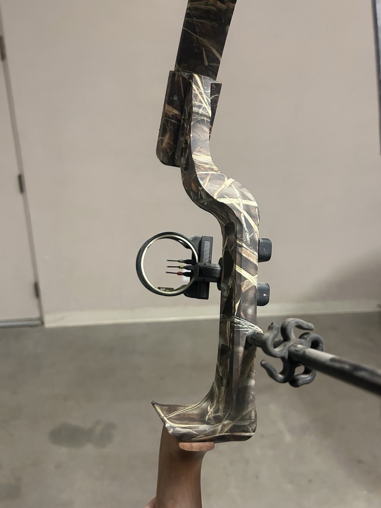 Bowtech 2007 Vital Impact Compound Bow 60lbs 29in Multi-Color