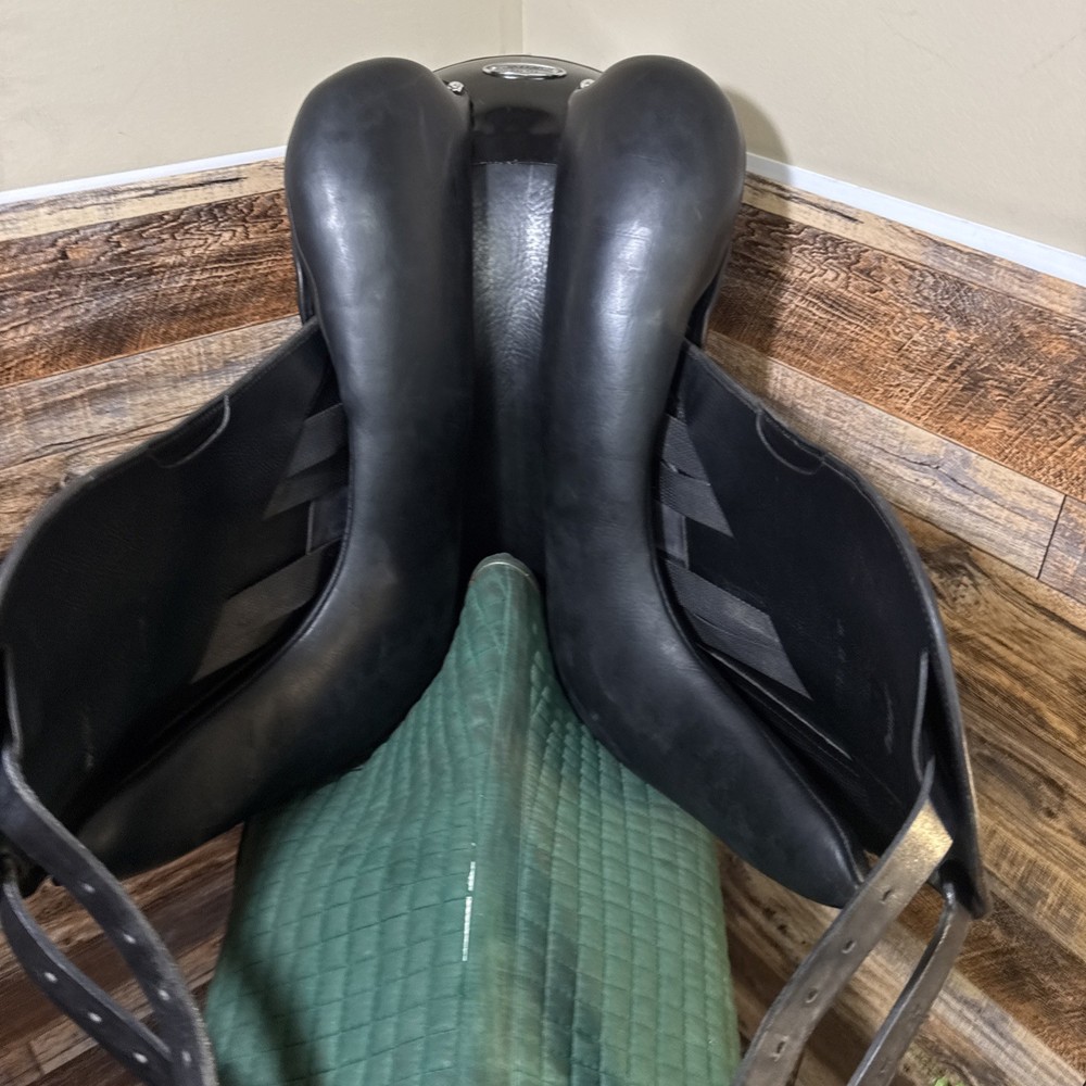 18" Stubben Centurion Dressage Saddle