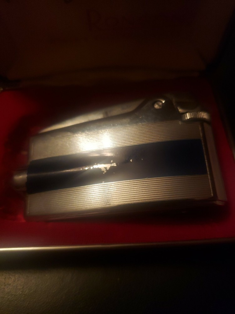 Ronson Varaflame RARE DESIGN LIGHTER WITH CASE