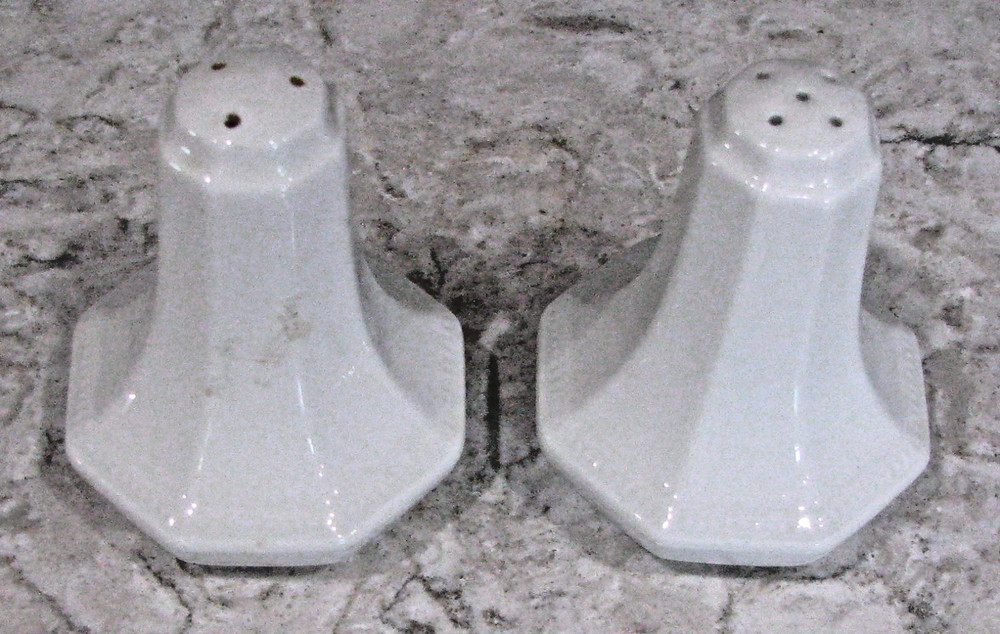 Johnson Brothers, Heritage White, Salt & Pepper, Octangular, England, 3.75"