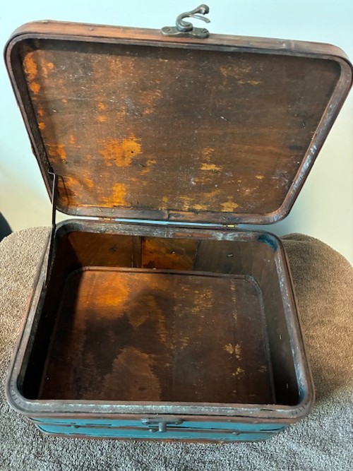 Vintage Primitive, Decorative Mini-Trunk
