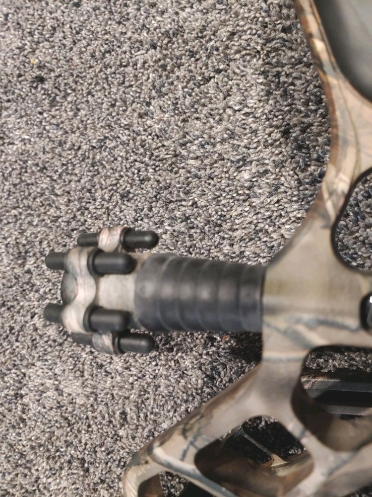 Hoyt Vector 32 RH Compound Bow Package 28in 60lbs.