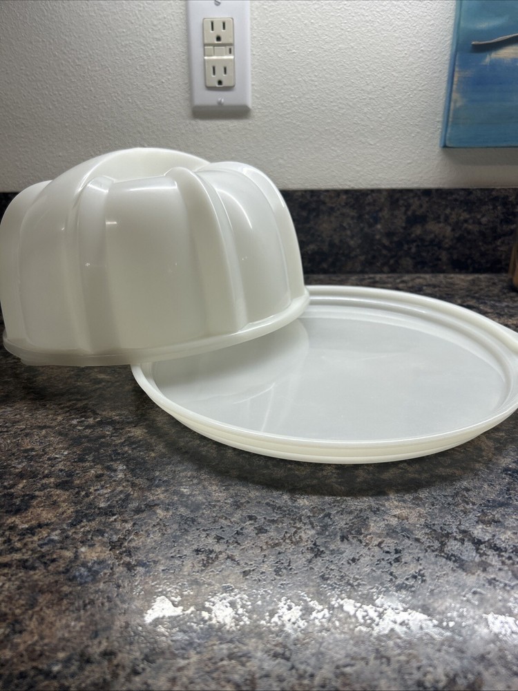 Nordicware Bundt Cake Holder