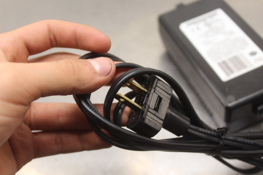 POWER SONIC AUTOMATIC BATTERY CLASS TWO CHARGER PAIR Z100