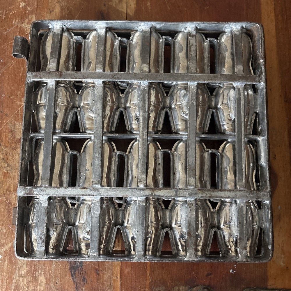 Vintage Bunny Mold