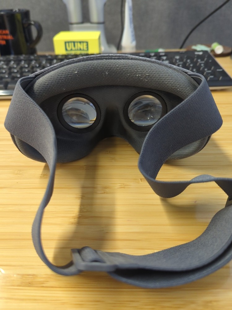 Google Daydream View Smartphone VR Headset With Remote