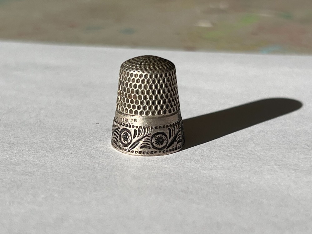 Antique Sterling Anchor Wheels & Feathers Thimble