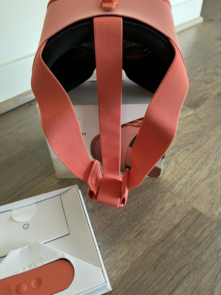 Google Daydream View Virtual Reality Headset VR w/Controller