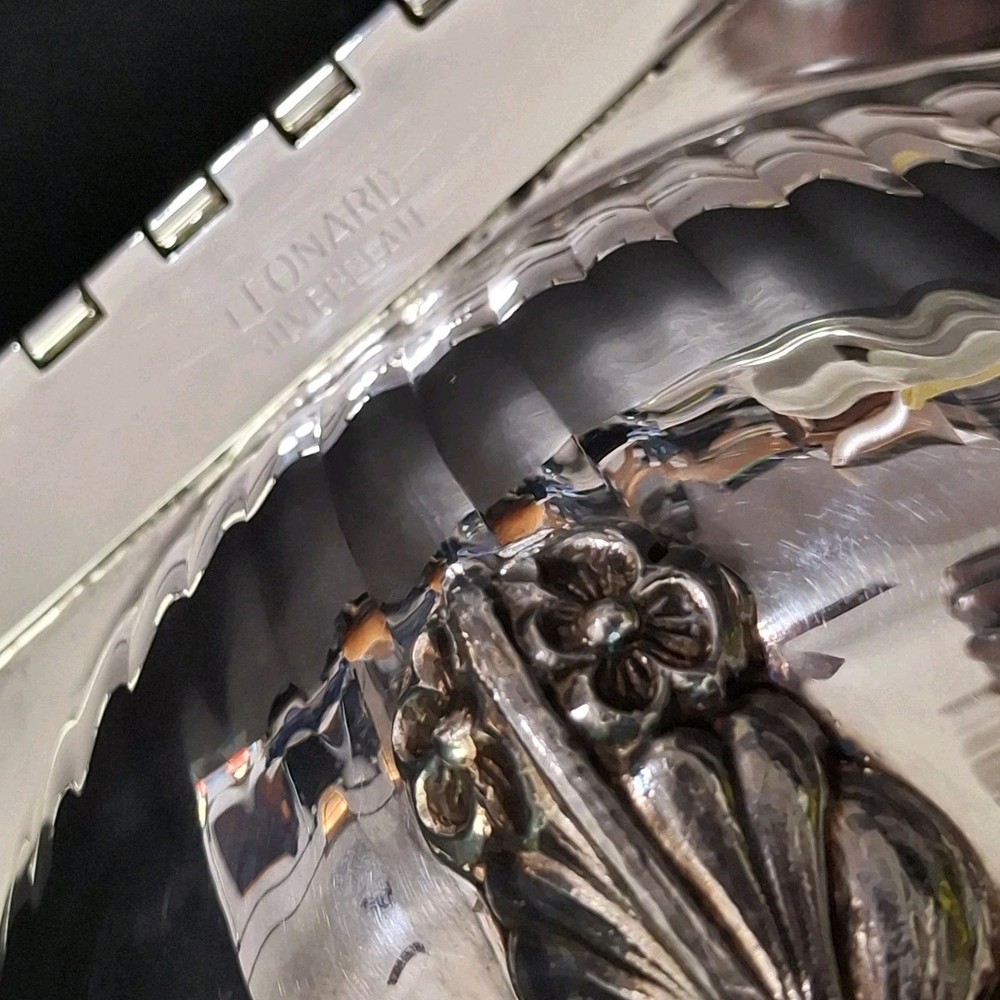 Leonard Regency Style Silver Plated Clam Shell Hinged Warmer with Swan Handle.