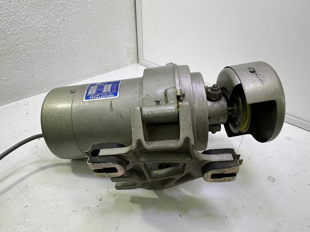 121L INDUSTRIAL CLUTCH MOTOR SEWING MACHINE TRANSMITTER TESTED