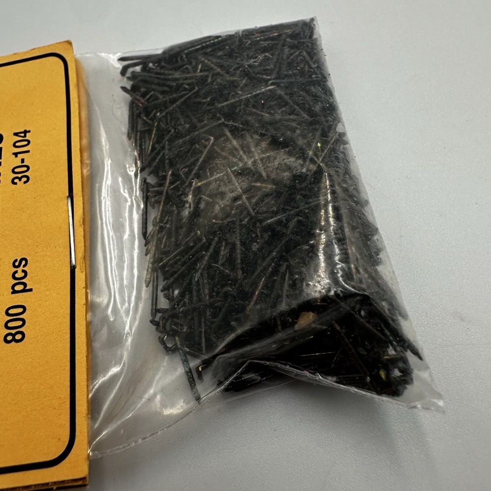 Micro Engineering company Medium Spikes 800 PCs 30-104 New In Packaging