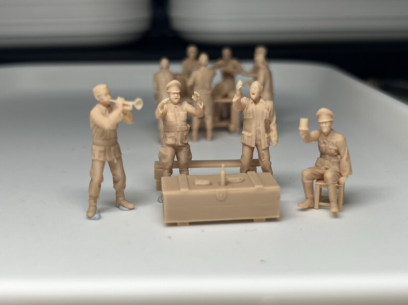 1/72 WW II Germany "Postwar feast" 10 man+Full set tableware model (3D printed)