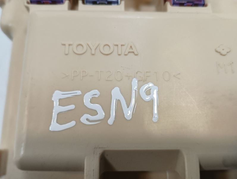 Under Dash SEQUOIA 2004 Fuse Box Cabin 10325497