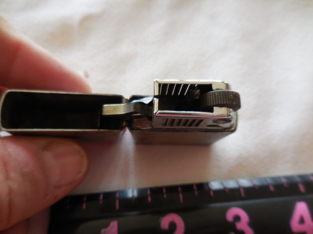 USED SILVER RONSON WIND 11 LIGHTER MADE IN CHINA.