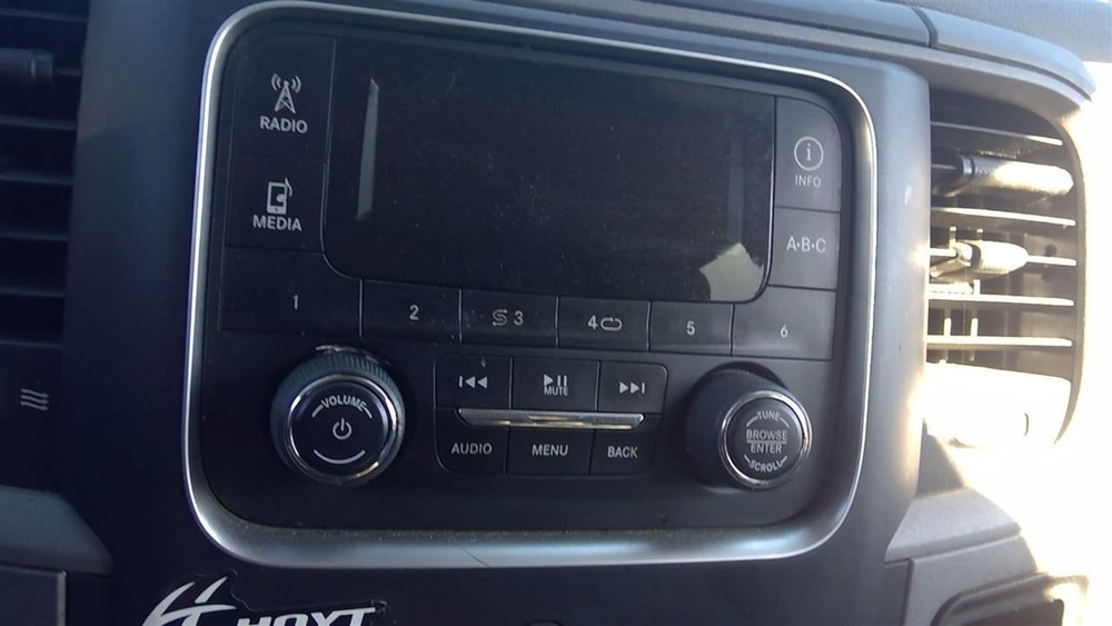 (LOCAL PICKUP ONLY) RAM1500 2015 Air Shutter 2049201