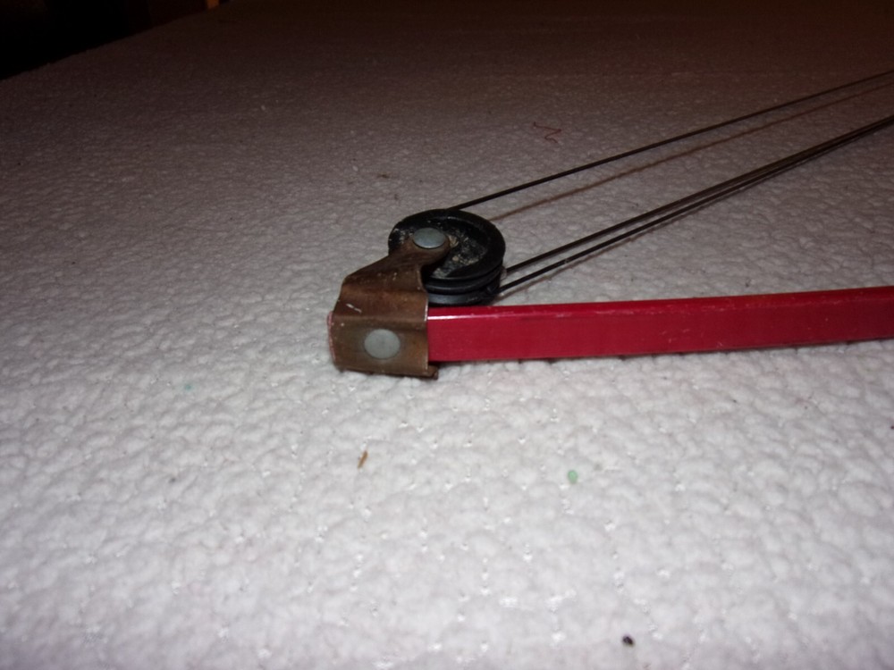 Red/Black Youth Compound Bow Needs repair