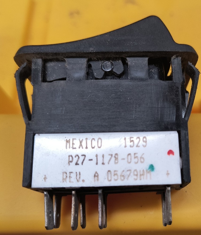 Peterbilt P27-1178-056 SWITCH-PB INTER-AXLE DIFF LOCK