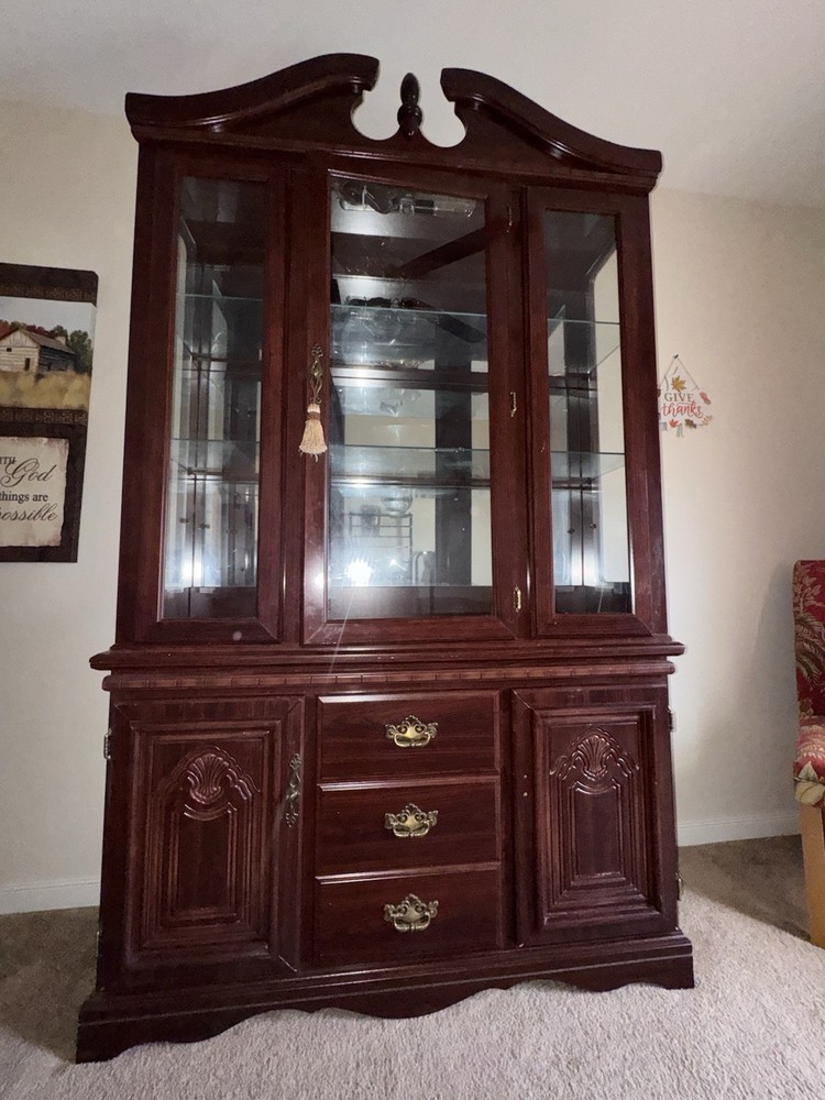 Dining Room set $800 (Buffet, Hutch, Table And 6 Chairs)