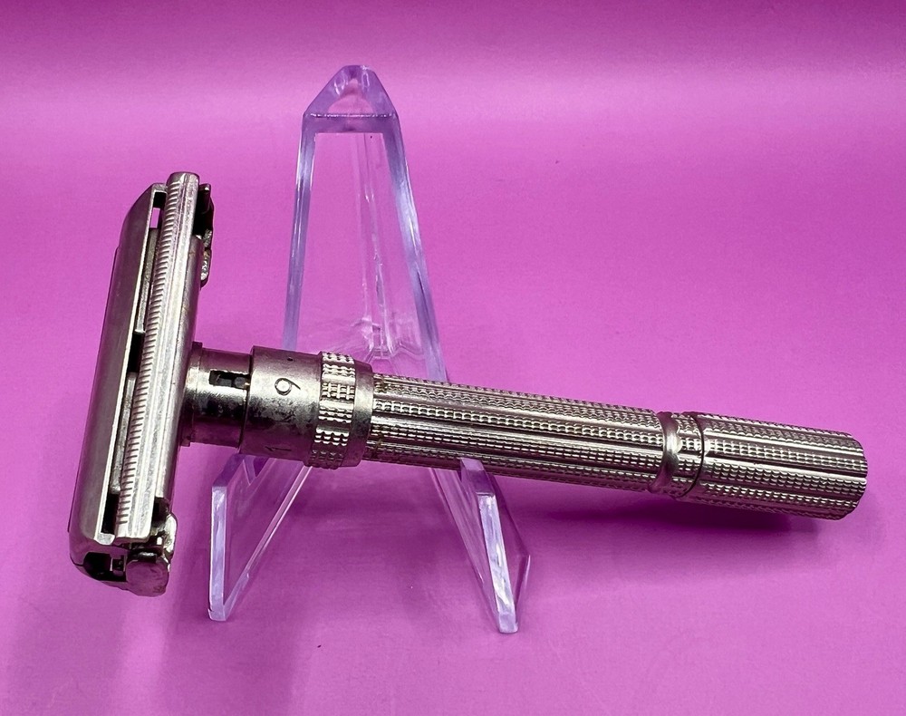 GILLETTE MENS 2 SIDED SAFTY ADJUSTABLE RAZOR. U. S. A.