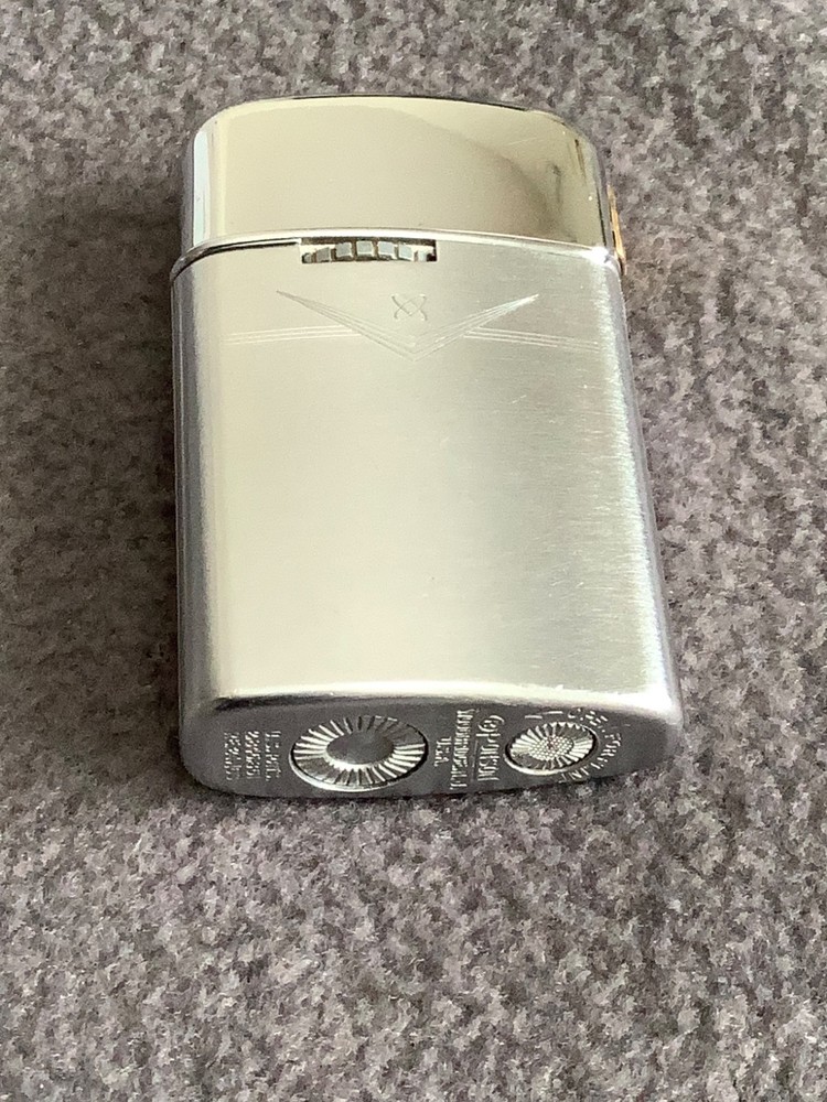 vintage ronson Wind lite varaf lame lighter working