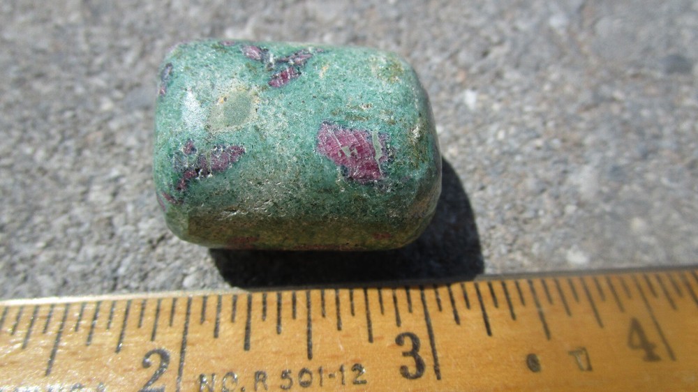 Natural Longwave Fluorescent Mineral Rock Ruby O76