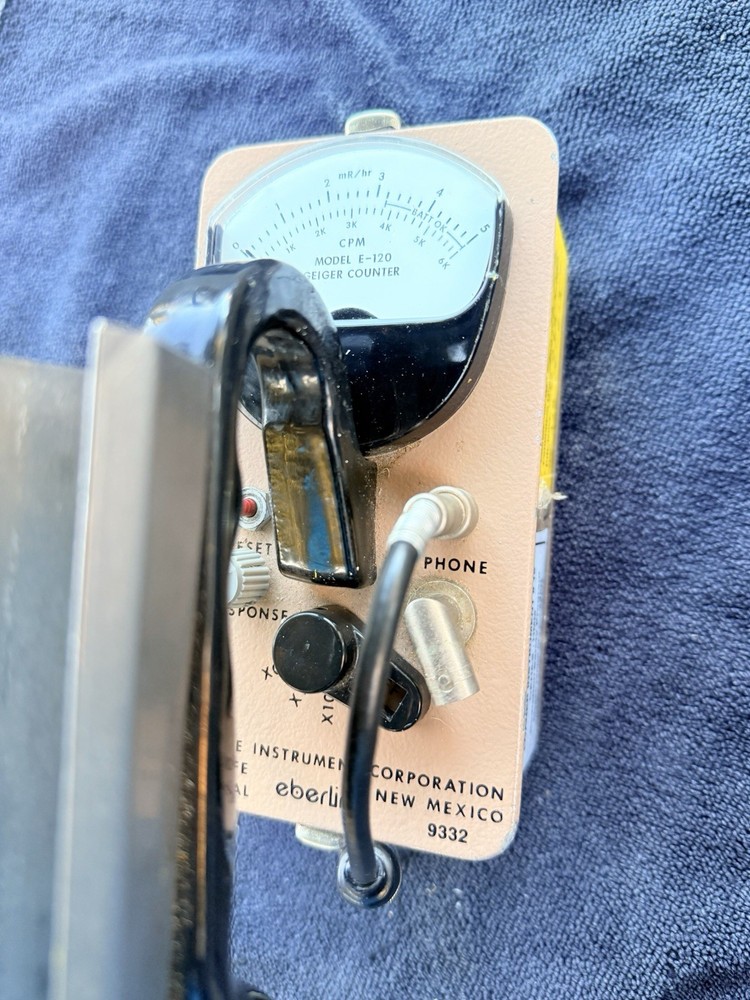 Vintage Eberline Model E-120 Geiger Counter – University Floor Model Powers On